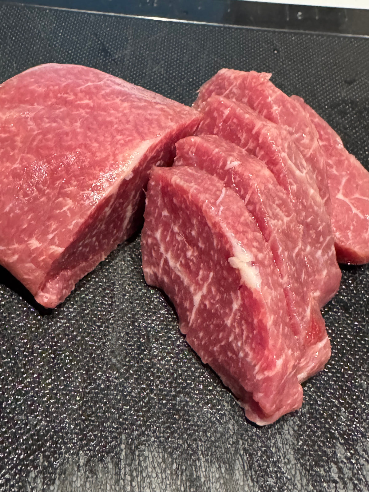 1歳馬の薄霜赤身（ちょいサシ入り）まずはこれ。50g〜