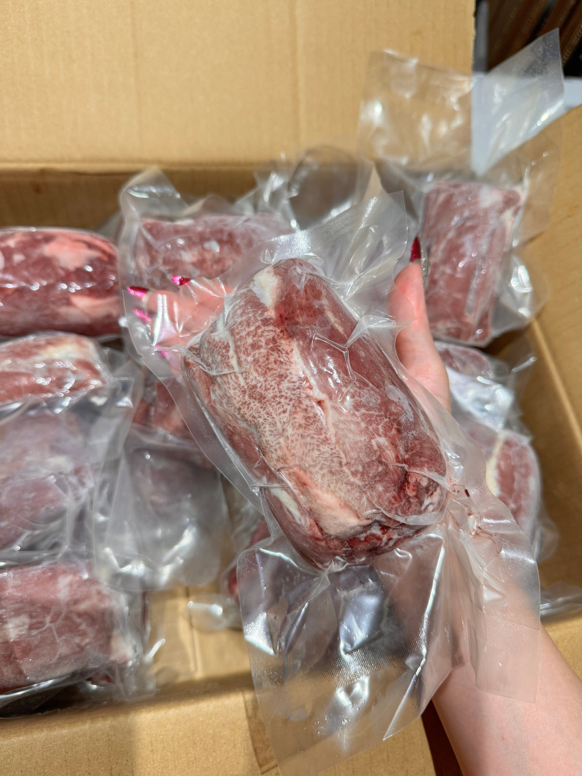 【噛むほど濃い旨味。】国産牛タン下１キロ（１つ100-200gの真空パック3-4個)