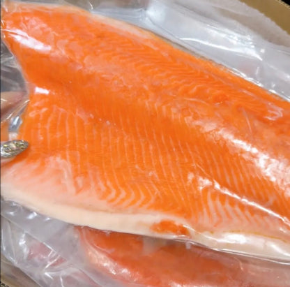 【迫力の暴力】刺身用サーモン 約1〜1.2kg・特大フィレ1枚 皮付き骨取り