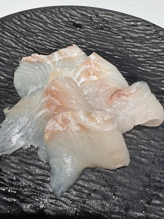 【肉厚、締まった身。】神経〆ひらめ刺し 50g